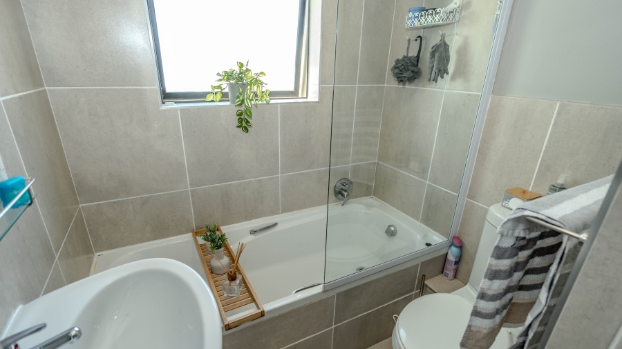 2 Bedroom Property for Sale in Silver Oaks Western Cape